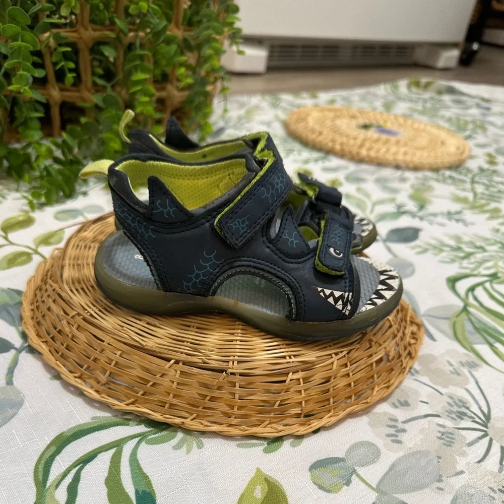 Carter's Toddler Boy Strap Open Toe Shark Theme Sandals Size 8